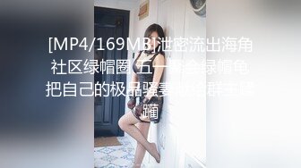 【换妻大神】流出单男来家里操老婆，老公端着啤酒一旁欣赏，别样享受，呻吟响彻整个房间！