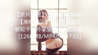 脱衣舞表演，摩擦我的乳头和阴部