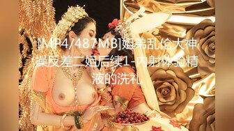 【小小寻花】约操骚熟女，带回房间操逼，进来就脱光开操，猛怼骚穴骑乘位，浪叫呻吟不断